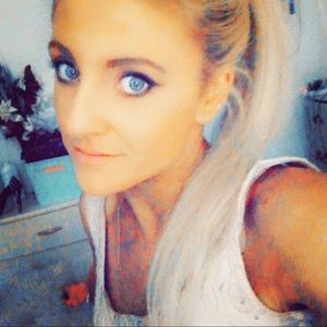 Meet your Posher, Crystal